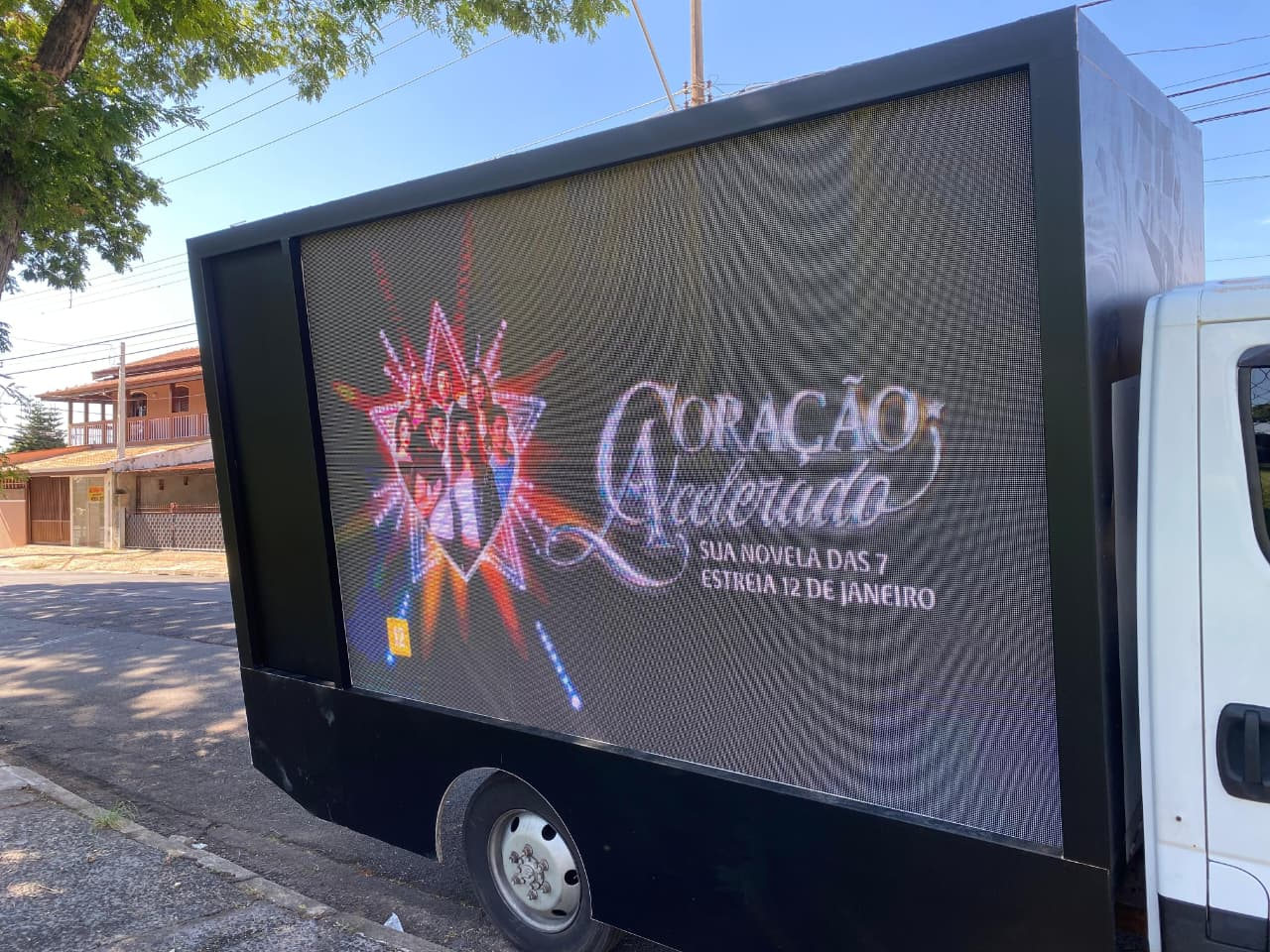 Caminhão LED da novela Coração Acelerado