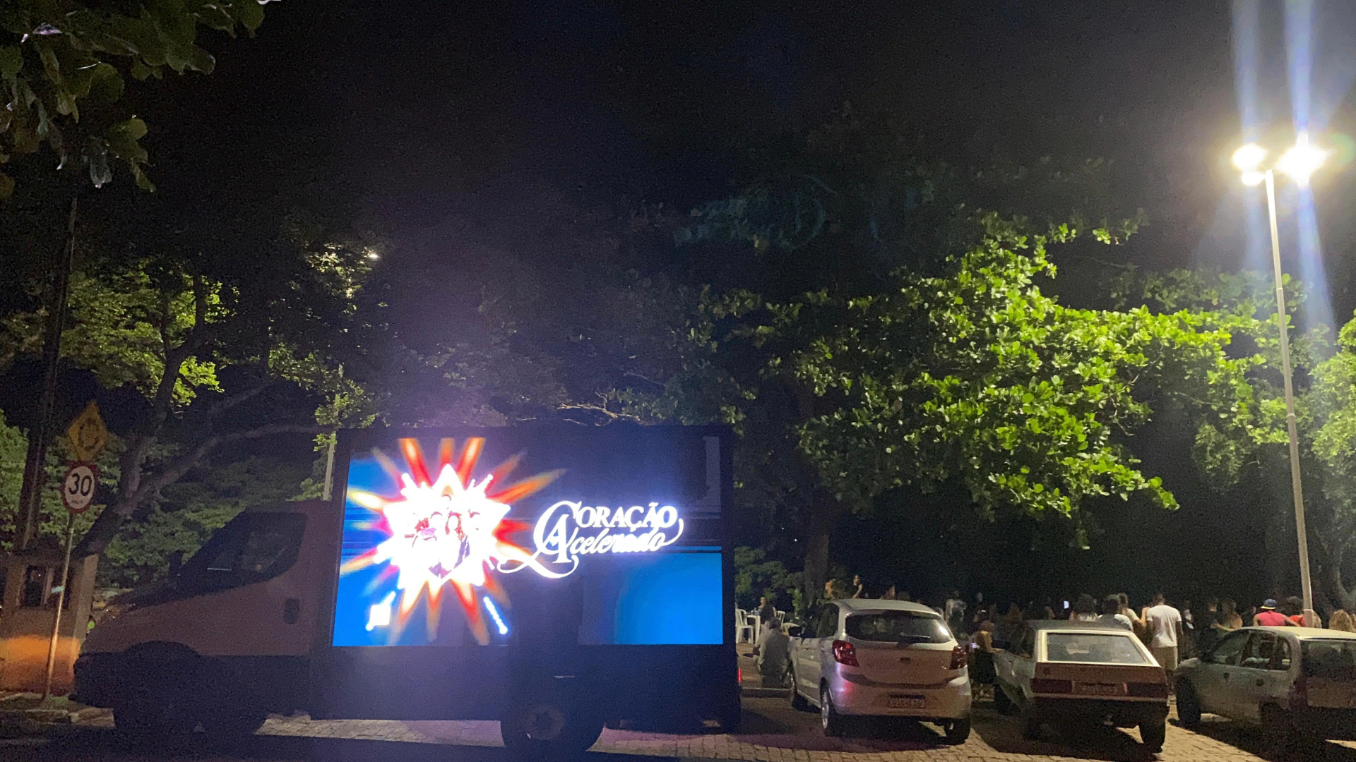 Exibição noturna com alto impacto visual
